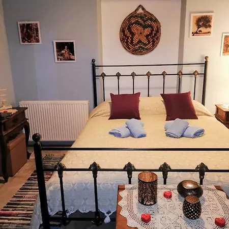 View Traditional Daire