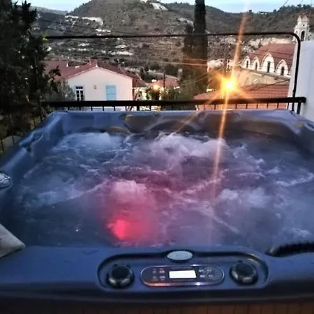View Traditional Калавасос
