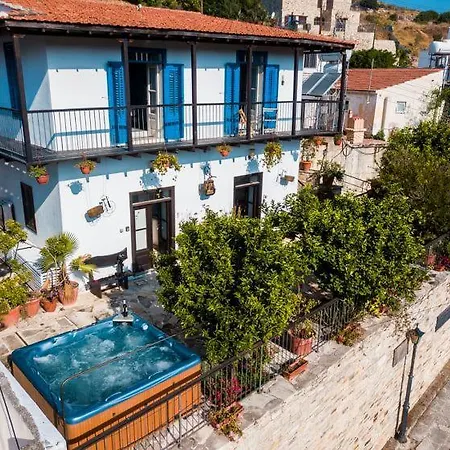Apartment View Traditional *